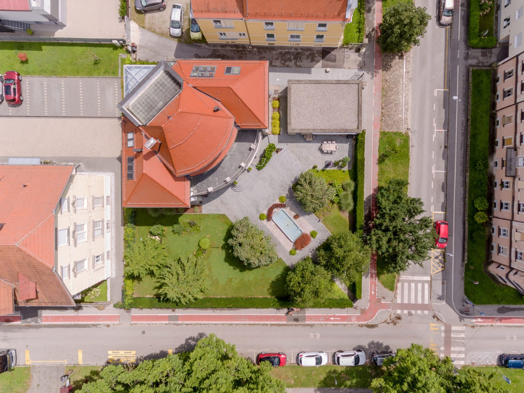 Aerial view of villa property and garden layout