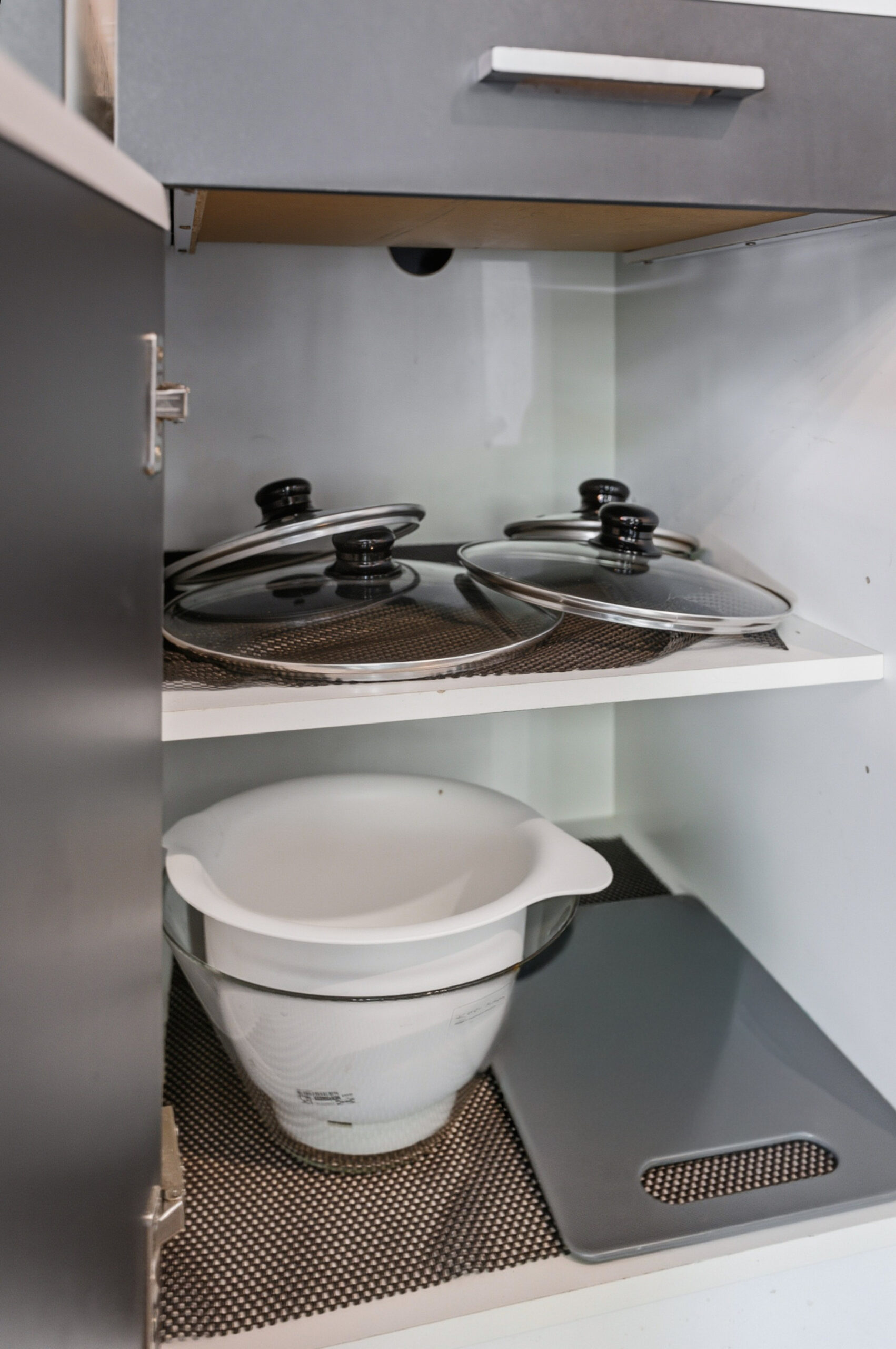 Cabinet with glass lids and white mixing bowl