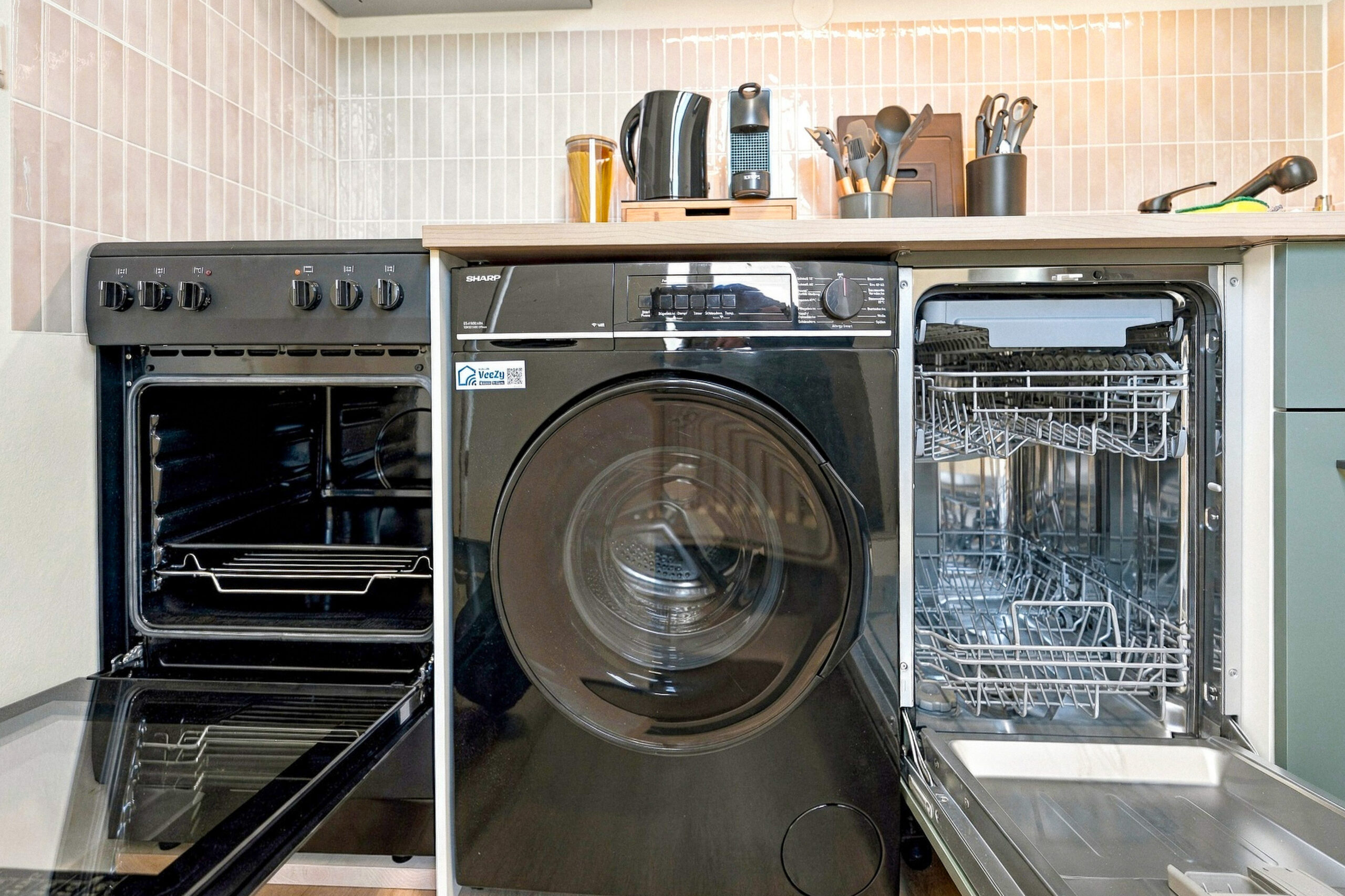 Oven, washing machine and dishwasher lineup
